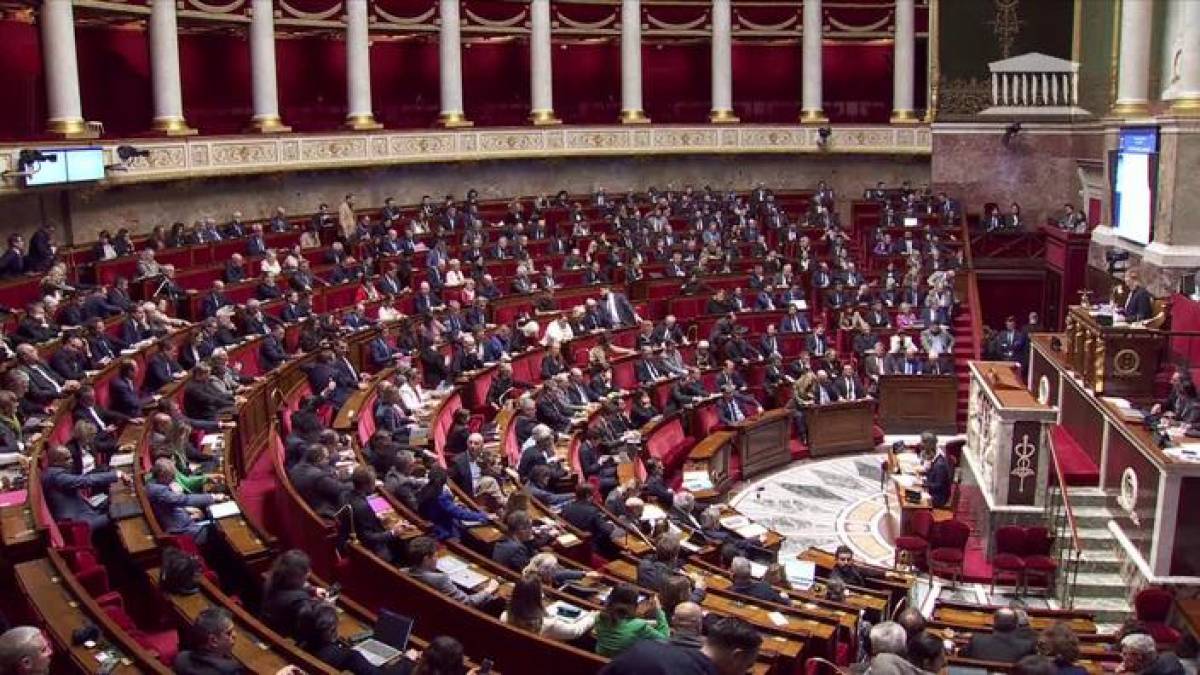 Французькі депутати ухвалили закон, щоб уникнути «шатдауну» з 1 січня