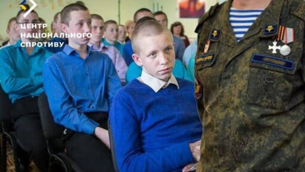 Окупанти агітують дітей з інтернатів вступати до військових училищ