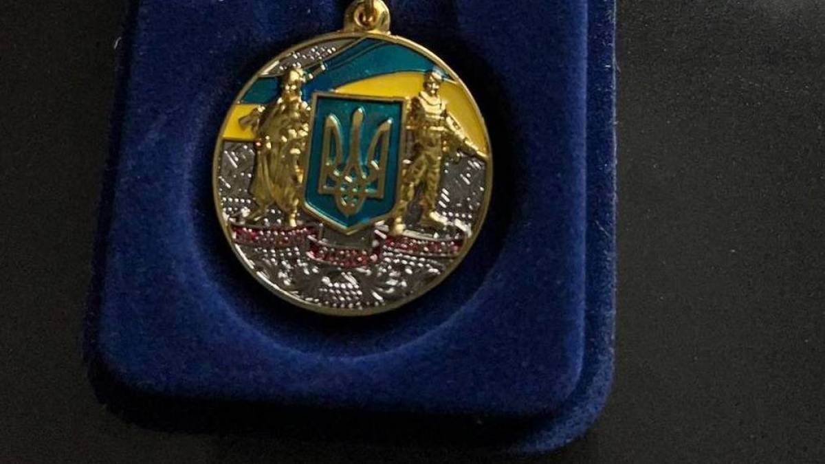 На Запоріжжі співробітника виконкому нагородили «За оборону рідної держави»