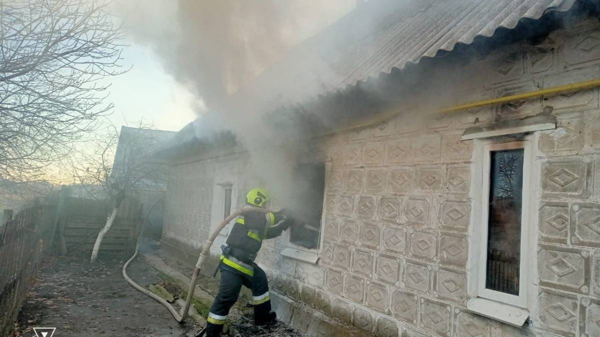 На Запоріжжі через несправний телевізор загорівся будинок