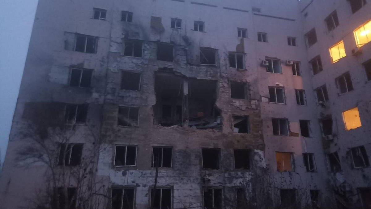 😡 росіяни скинули авіабомби на онкоцентр у Херсоні