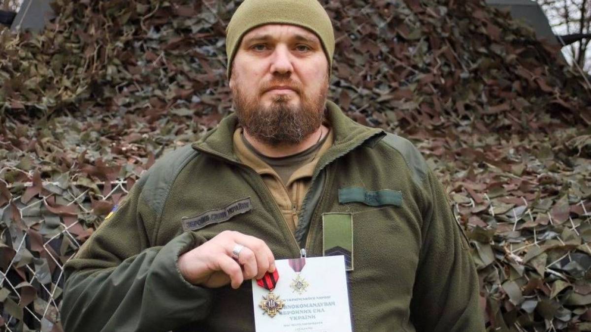 Захисник Запоріжжя отримав почесний нагрудний знак «Золотий хрест»