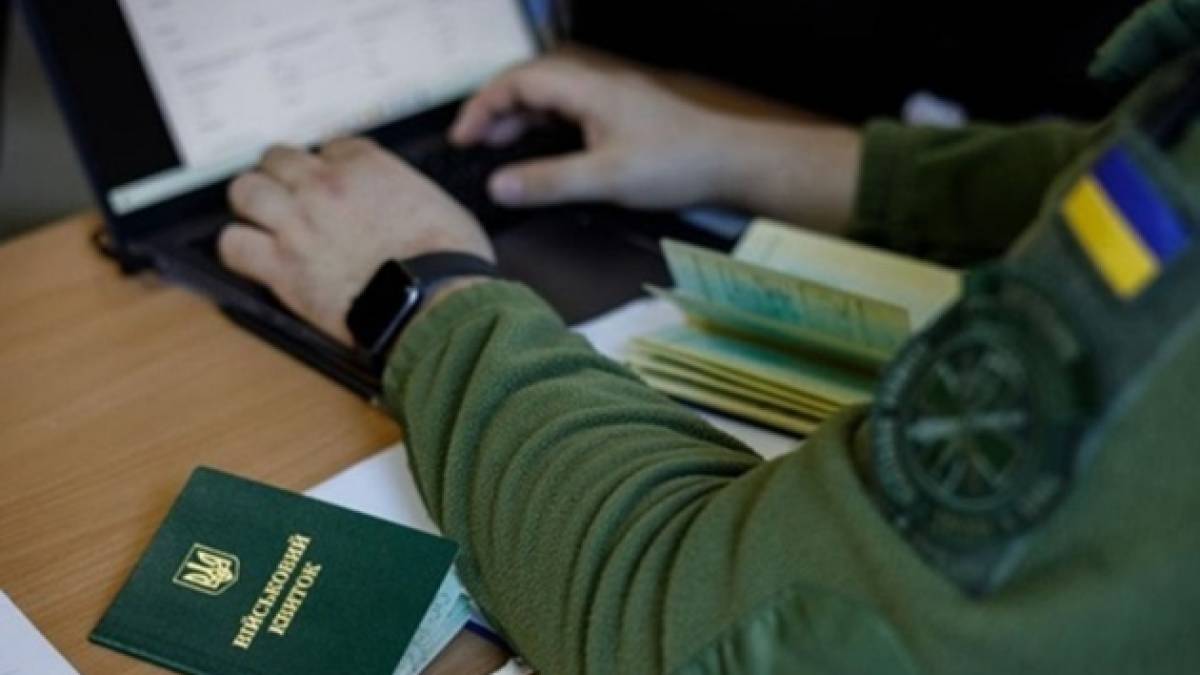 Уряд подовжив чинні бронювання на місяць через кібератаку на держреєстри
