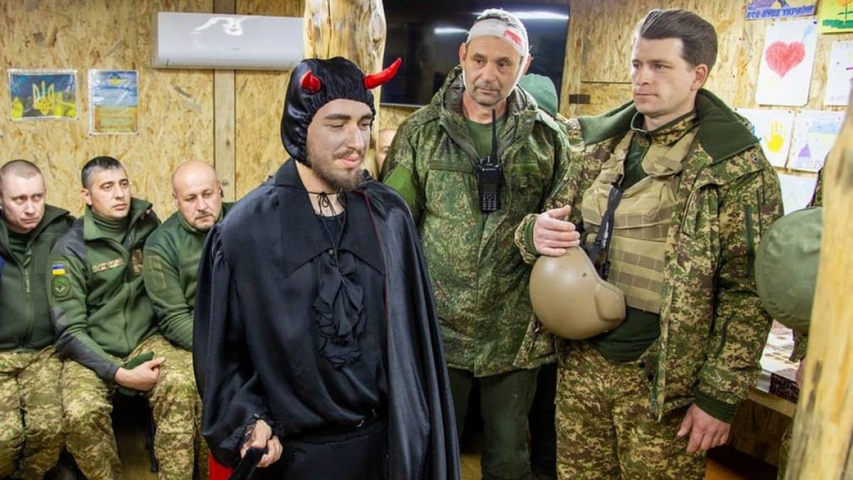 До запорізьких захисників завітав незвичайний вертеп (фото)