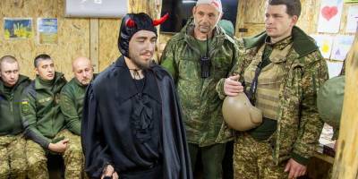 До запорізьких захисників завітав незвичайний вертеп (фото)
