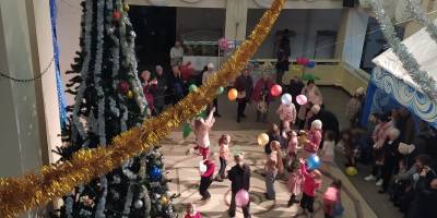 Казкові святкові події тривають у Запорізькому театрі ляльок