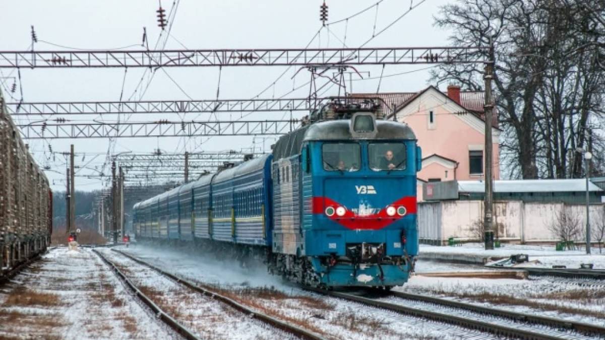 “Укрзалізниця” додала пів сотні вагонів до поїздів на свята: список потягів