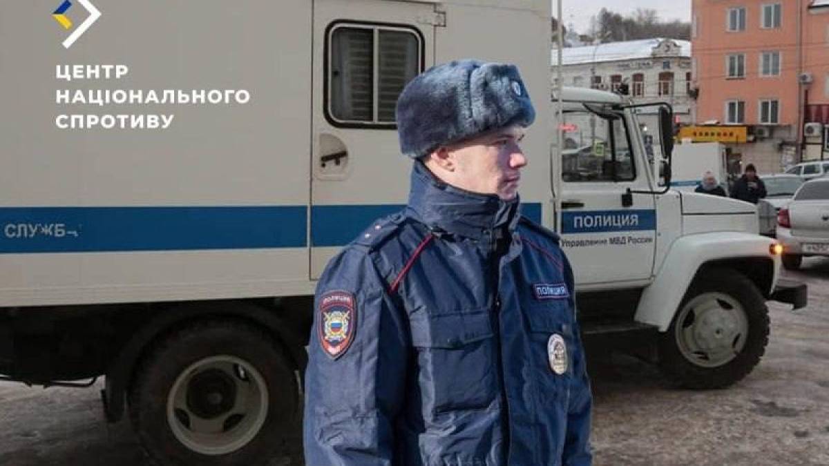 росіяни платять поліцаям за примус до служби в армії рф