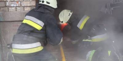 У Запоріжжі під час пожежі надзвичайники врятували чоловіка