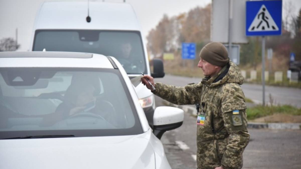 Для водіїв із гуманітарними вантажами змінили правила перетину кордону