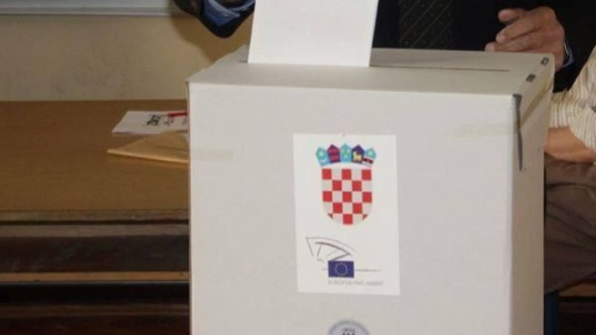 Вранці в неділю у Хорватії стартували президентські вибори