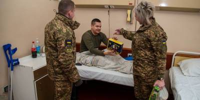 Запорізькі гвардійці провідали поранених побратимів