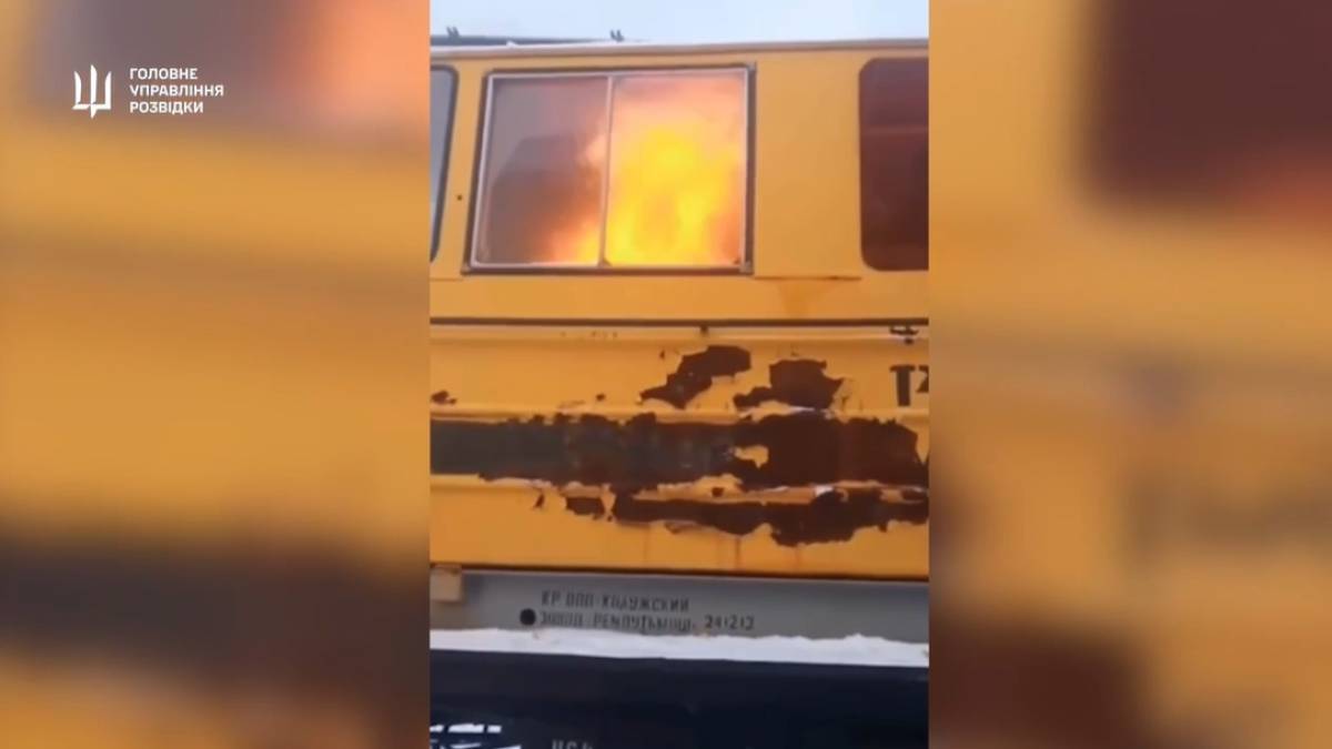 «РЖД» ― в іржу:  ГУР показало знищені у грудні локомотиви, якими росіяни перевозили зброю