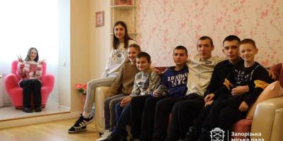Багатодітна родина з прифронтового міста отримала квартиру в Запоріжжі