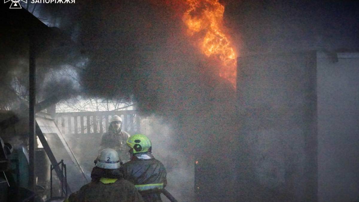 У Запоріжжі сталася масштабна пожежа (фото, відео)