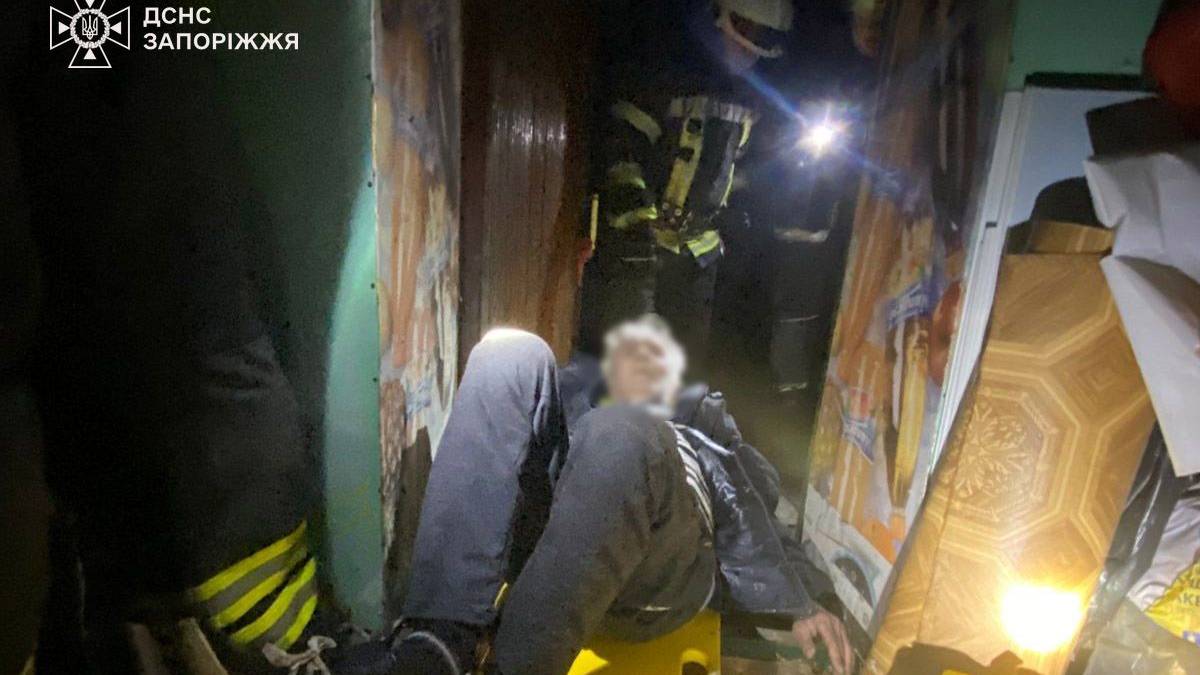 У Запоріжжі пенсіонер упав у погріб і отримав травми