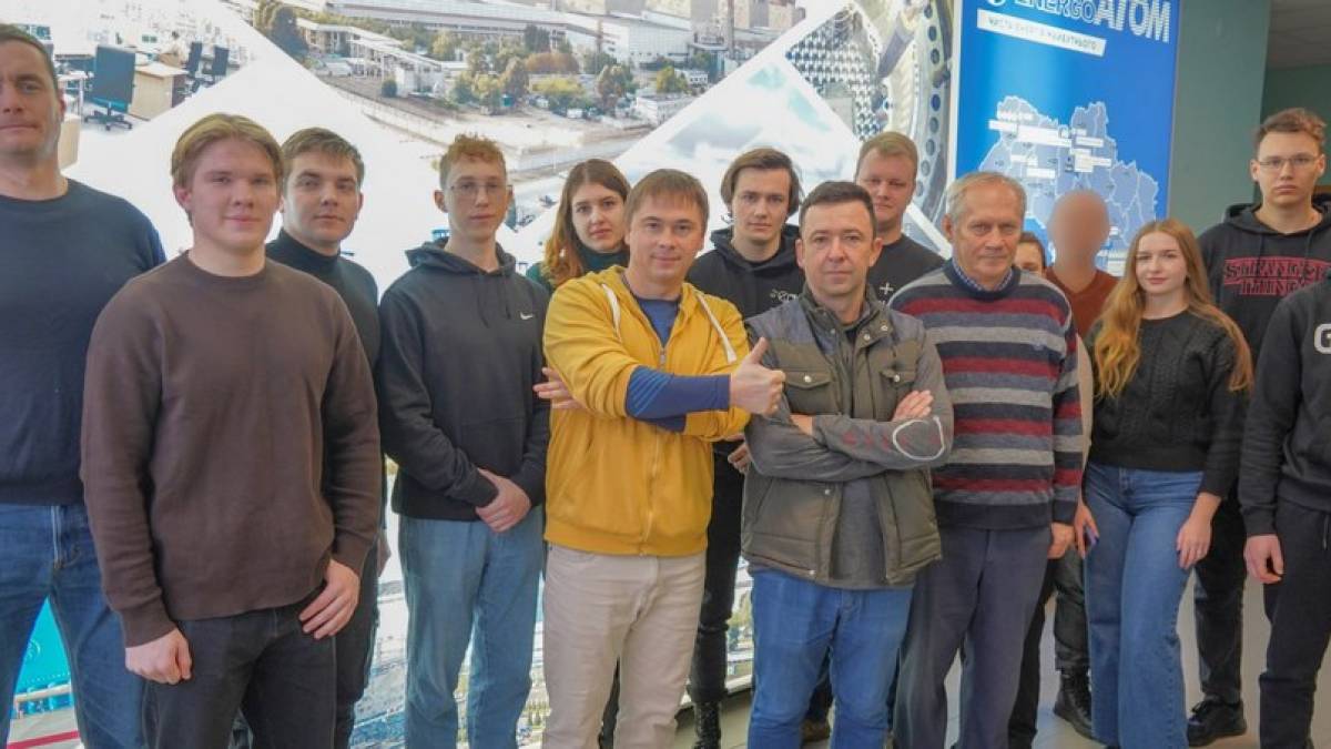 Запорізькі атомники, які виїхали з окупації, вчать студентів керувати ядерним енергоблоком