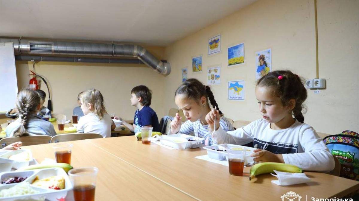 У школах Запорізької області всі учні початкових класів будуть отримувати гаряче харчування