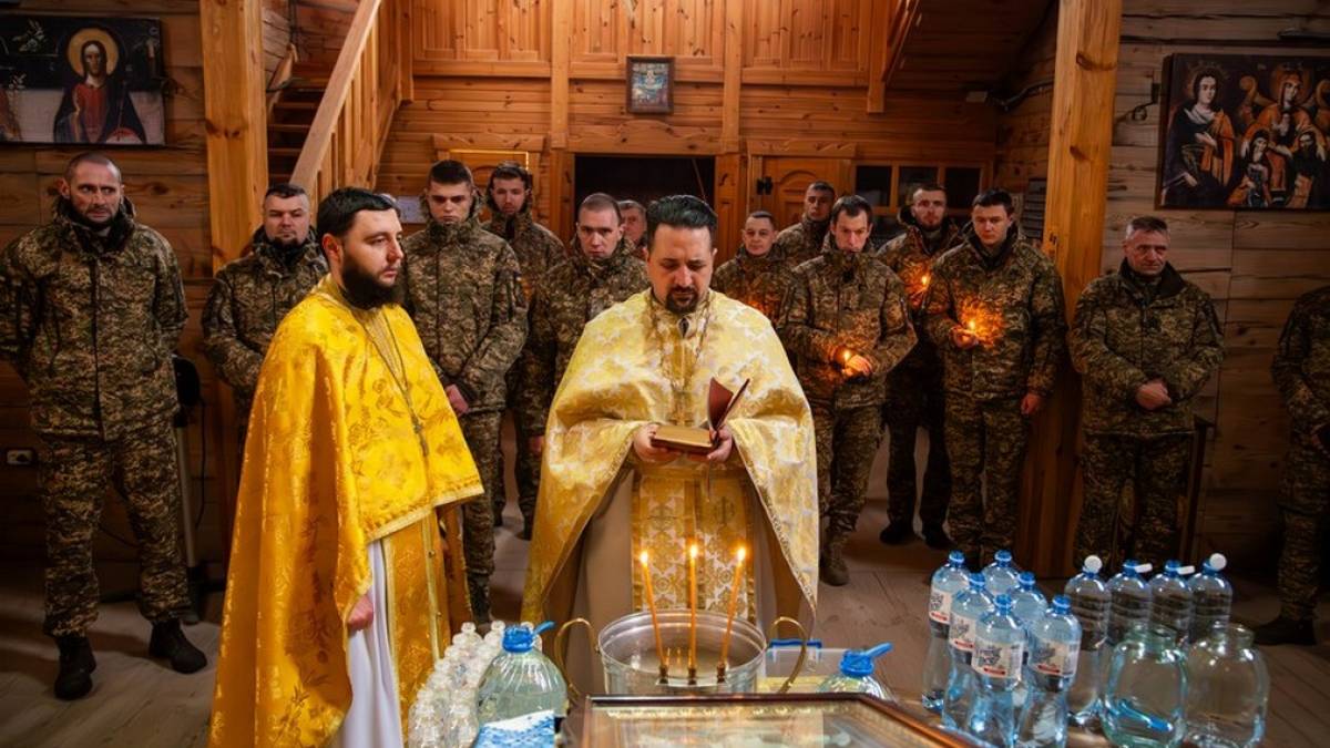 У Запоріжжі капелани освятили воду та привітали гвардійців-захисників зі святом