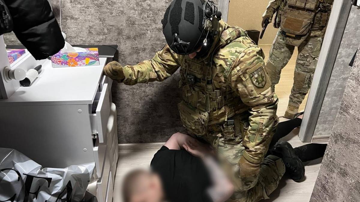У Запоріжжі викрили шахраїв, які через соцмережу крали гроші в іноземців