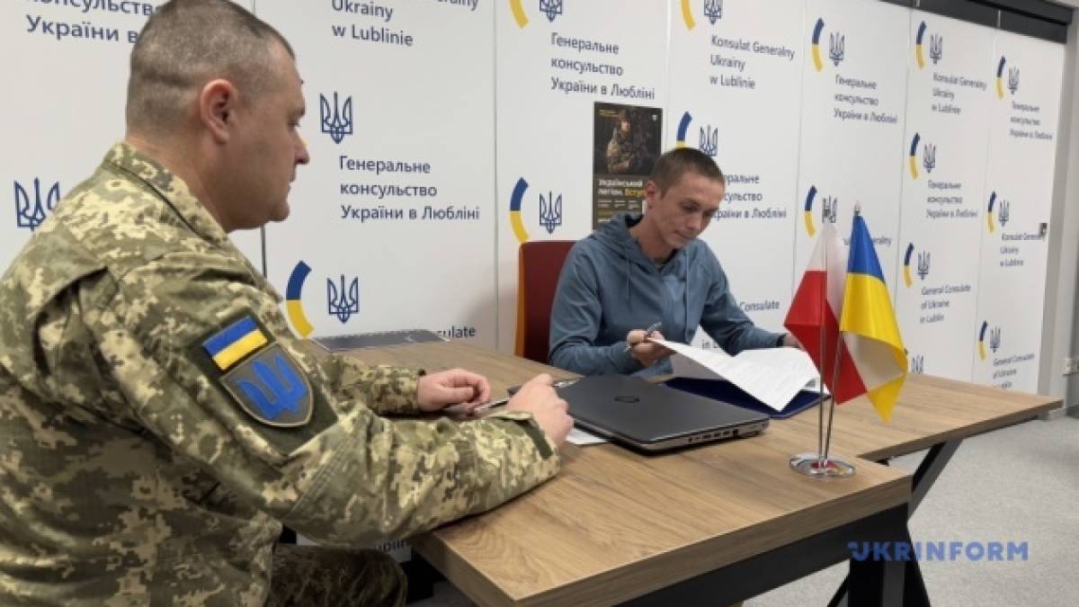 Друга група добровольців «Українського легіону» підписала контракти та розпочала підготовку у Польщі