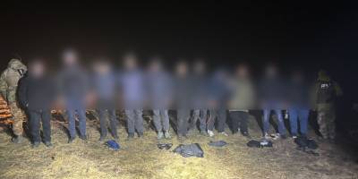 Автомобільне турне: на Одещині прикордонники затримали водія та 10 пасажирів