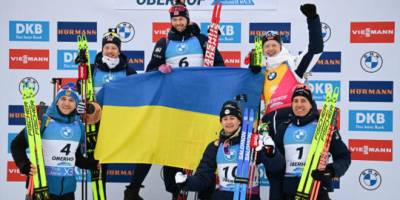 Кубок мира по биатлону, Обергоф: Второй день подряд флаг Украины на «цветочной церемонии»!