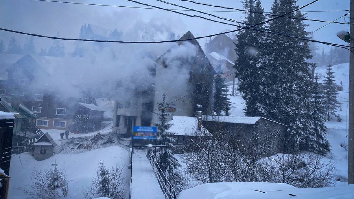 На Закарпатті горів готель на курорті Драгобрат