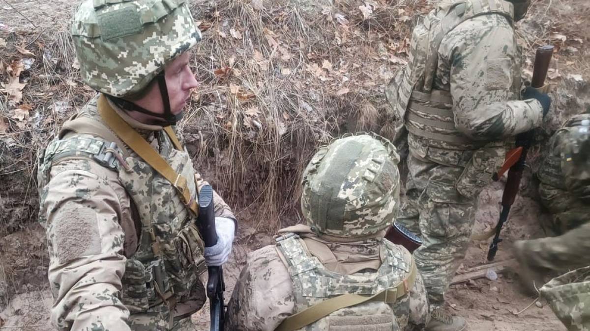 Захисники запорізького краю вчаться знешкоджувати ворожі міни (фото)