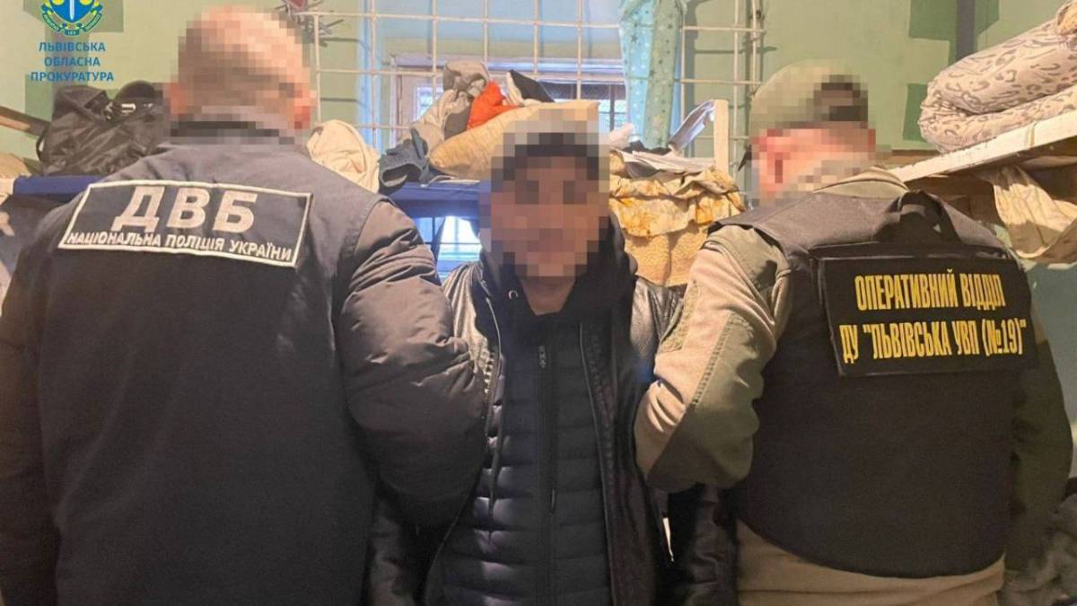 Мешканець Запорізької області з в’язниці організував підпали автомобілів військових і поліцейських