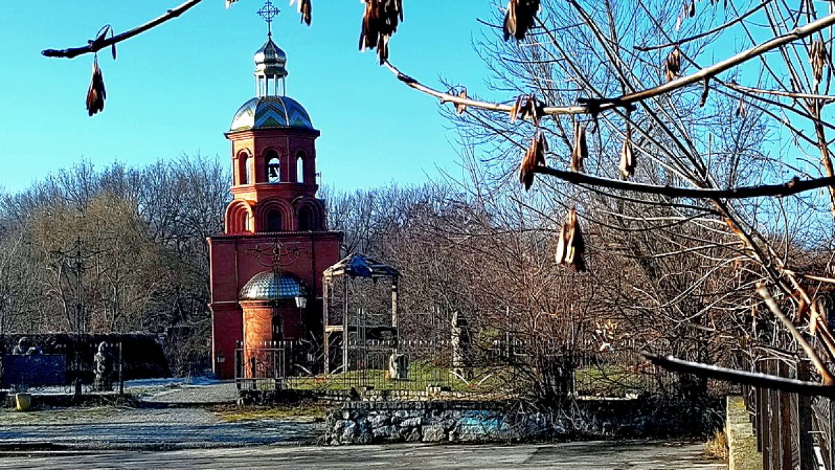 Запорізька церква під якою тече річка