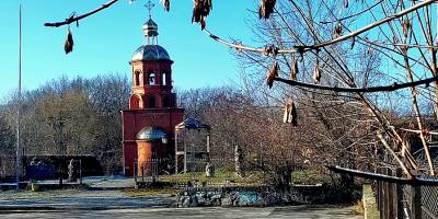 Запорізька церква під якою тече річка