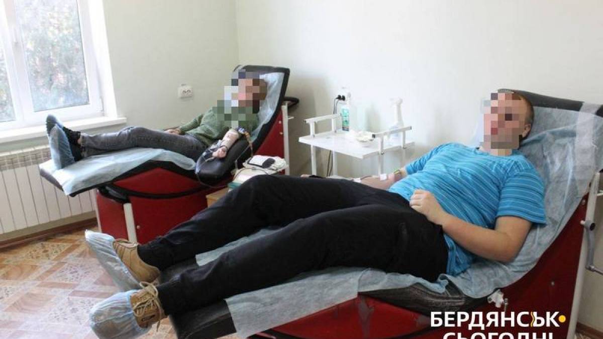 В окупованому Бердянську студенти здають кров для рашистських вояк