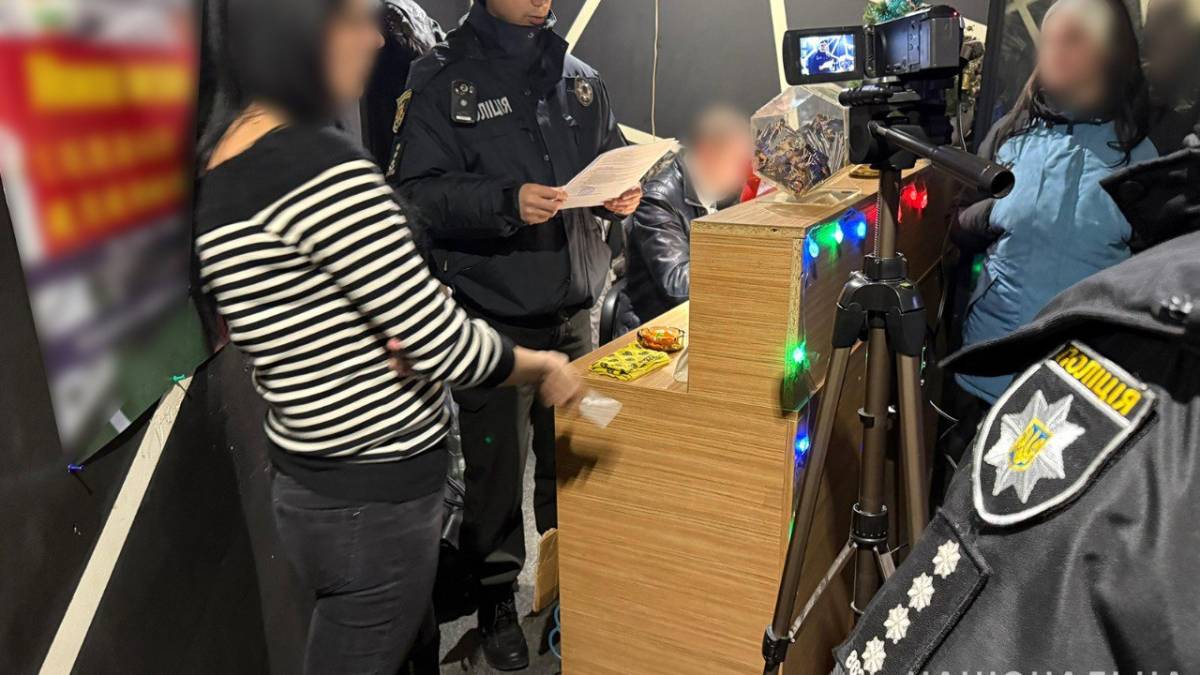 Запорізькі поліцейські припинили діяльність нелегального грального закладу