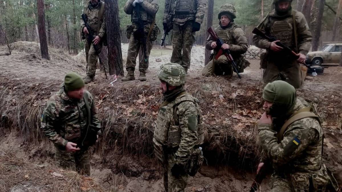 Новобранців Запорізької бригади тероборони вчать воювати досвідчені інструктори
