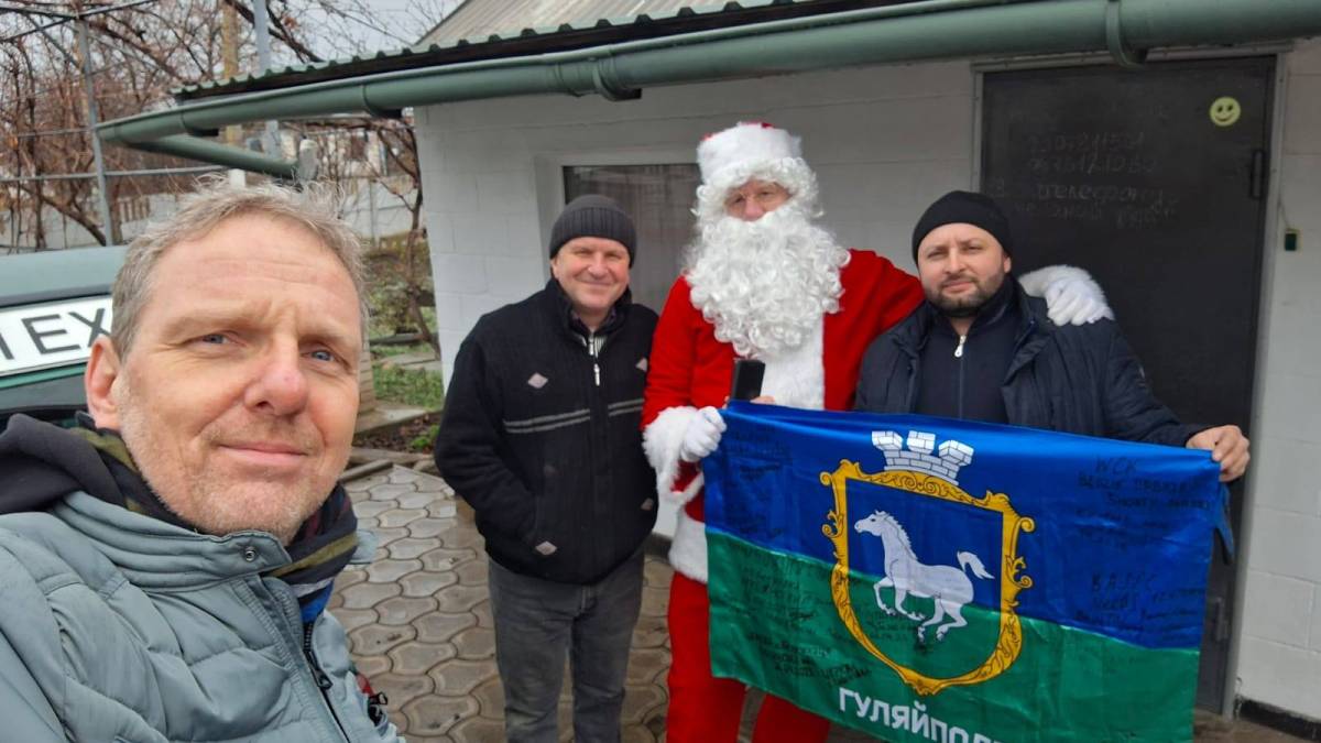 У прифронтове місто на Запоріжжі завітав Санта Клаус із Німеччини