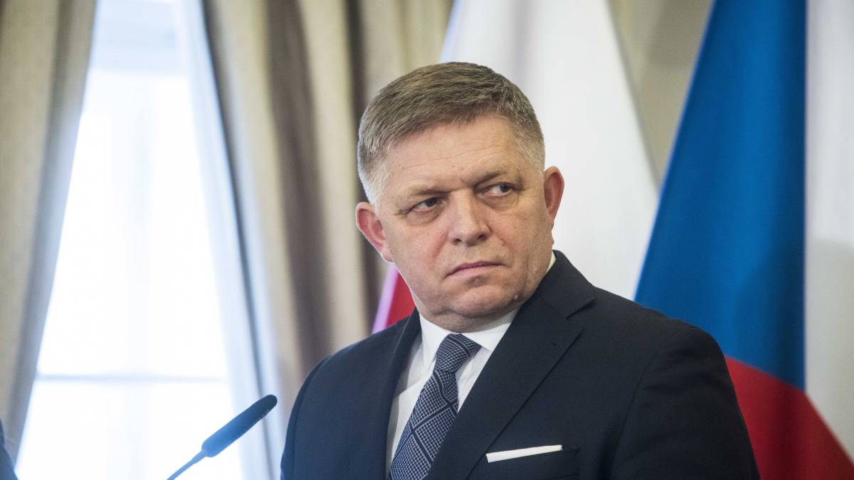 Прем’єр Фіцо хоче дати три ляпаса за непотиснуту руку президента Пеллегріні