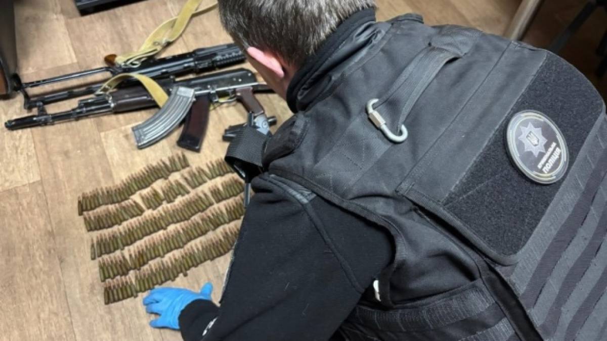 Незаконний обіг зброї: поліція провела майже 700 обшуків, 22 затриманих