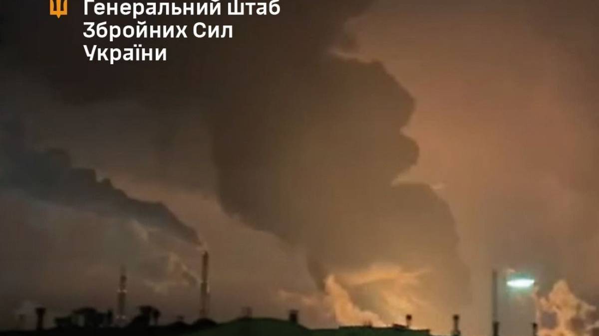 У Генштабі підтвердили ураження НПЗ у Рязані і заводу «Кремній Ел» у Брянську