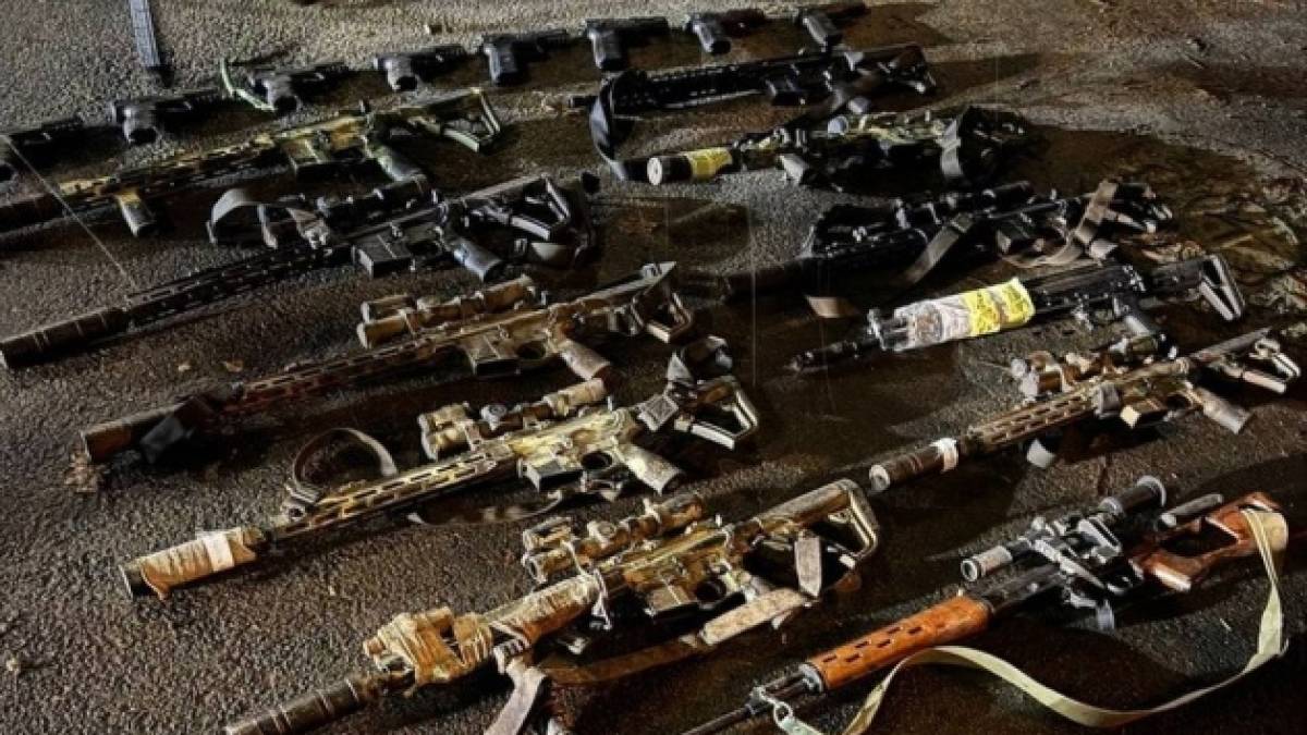 Під час спецоперації поліція  вилучила понад 800 одиниць зброї та 57 кг вибухівки