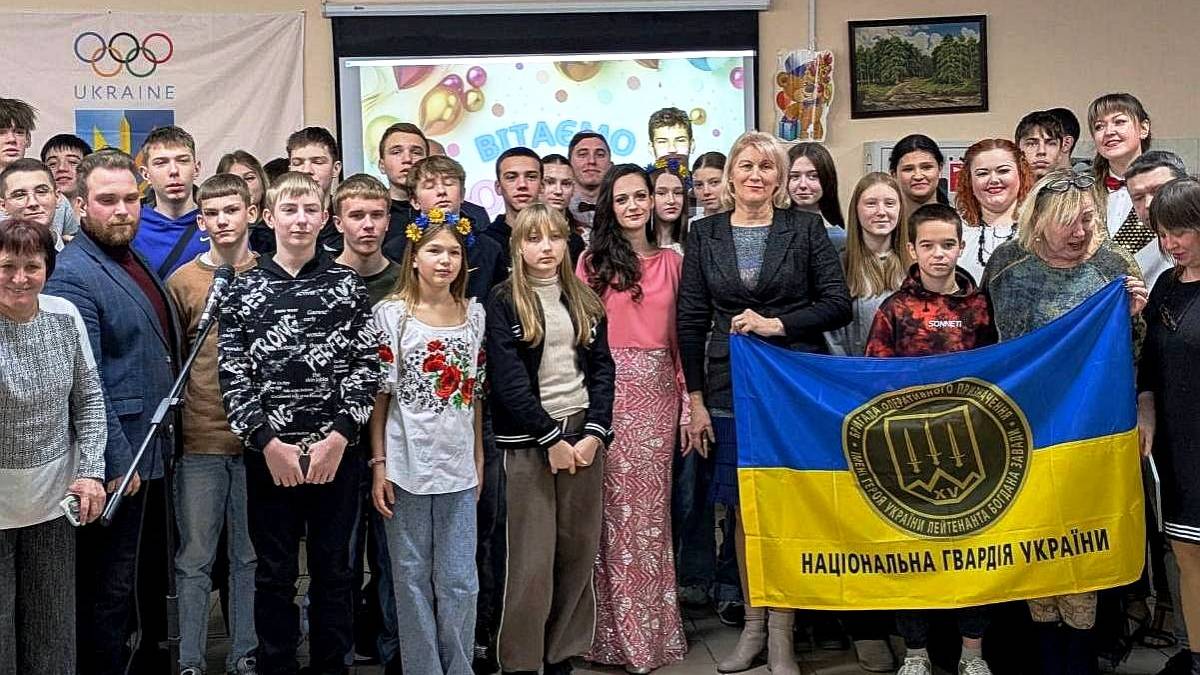 Артисти філармонії привітали з ювілеєм спортивний ліцей