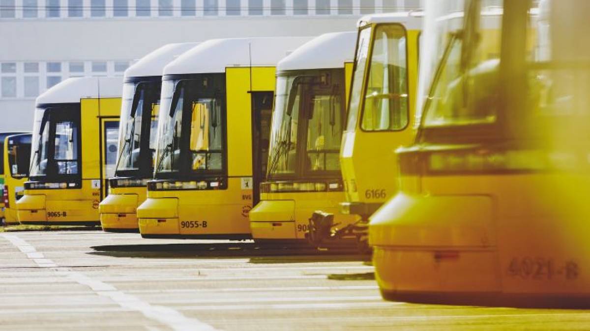 У Берліні зупинився громадський транспорт