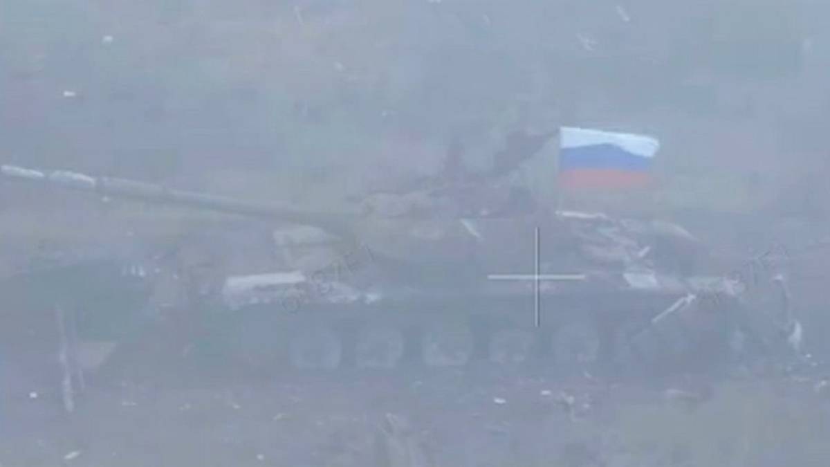 Захисники Запоріжжя знищили прапор рахистів, який вони встановили на підбитому таку