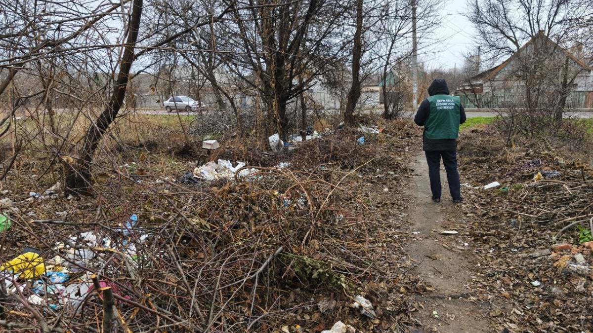 Запоріжжя: нове стихійне сміттєзвалище виявлено поблизу приватних будинків