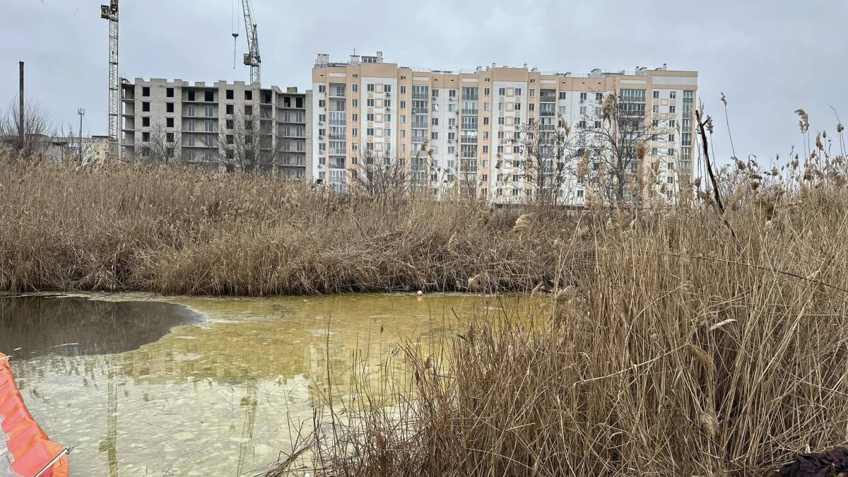 Із Південного Бугу вже відкачали 217 тонн олії