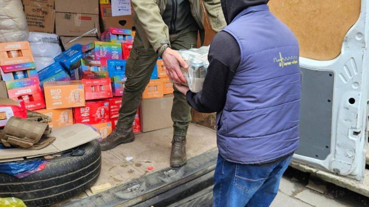 Енергодарські волонтери привезли в Запоріжжя сухпайки, медикаменти та інші потрібні фронту речі
