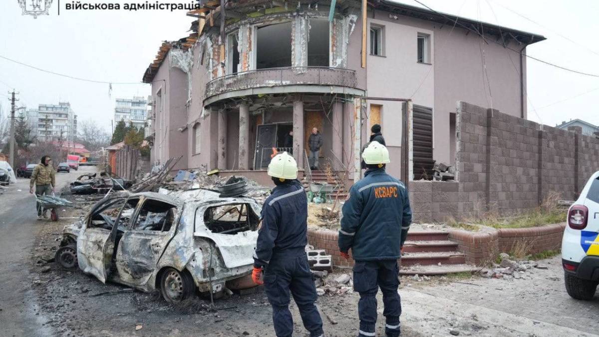 Триває ліквідація наслідків нічної атаки: у місті Запоріжжі