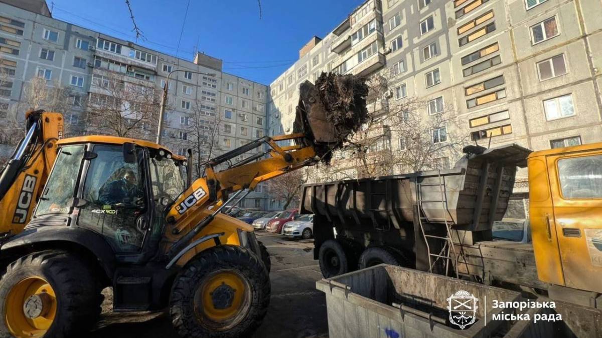 Вчора протягом дня міські служби усували результати російської атаки вночі 31 січня та 1 лютого