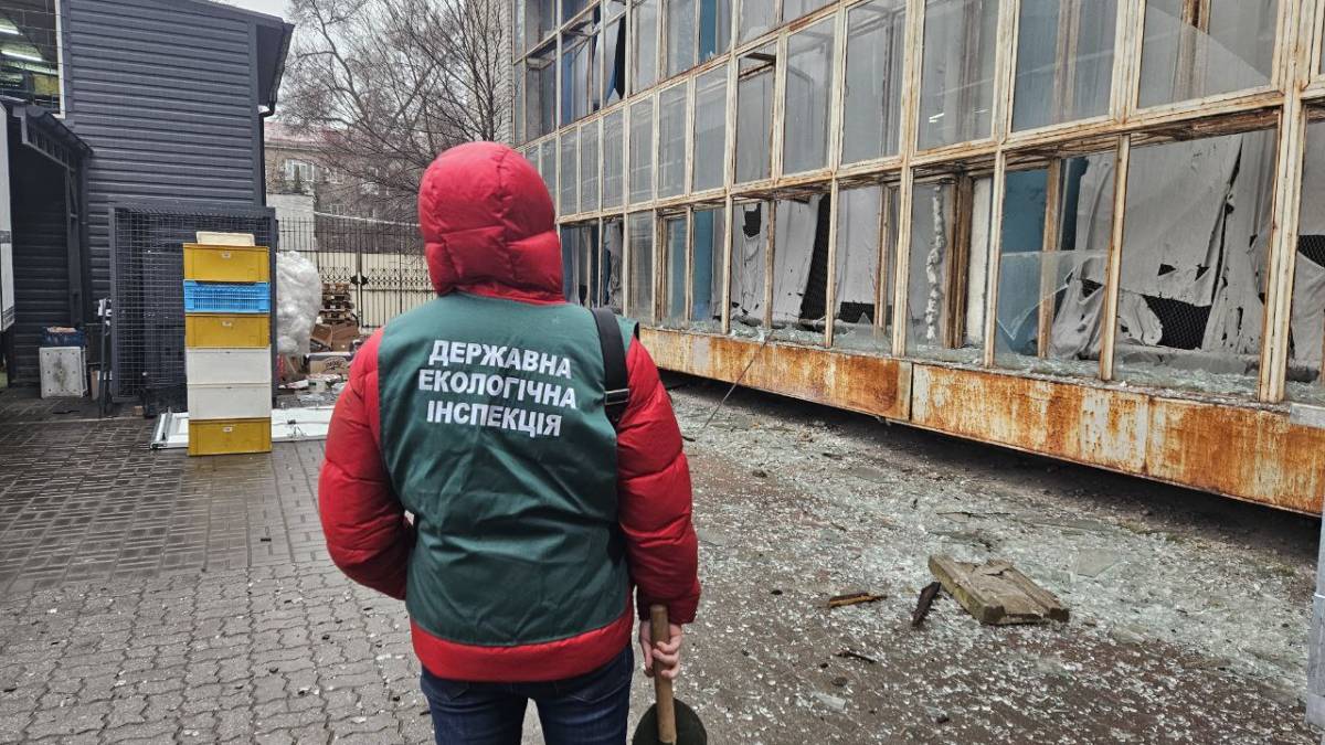 Екологи обстежили пошкоджений внаслідок обстрілу корпус інженерної академії