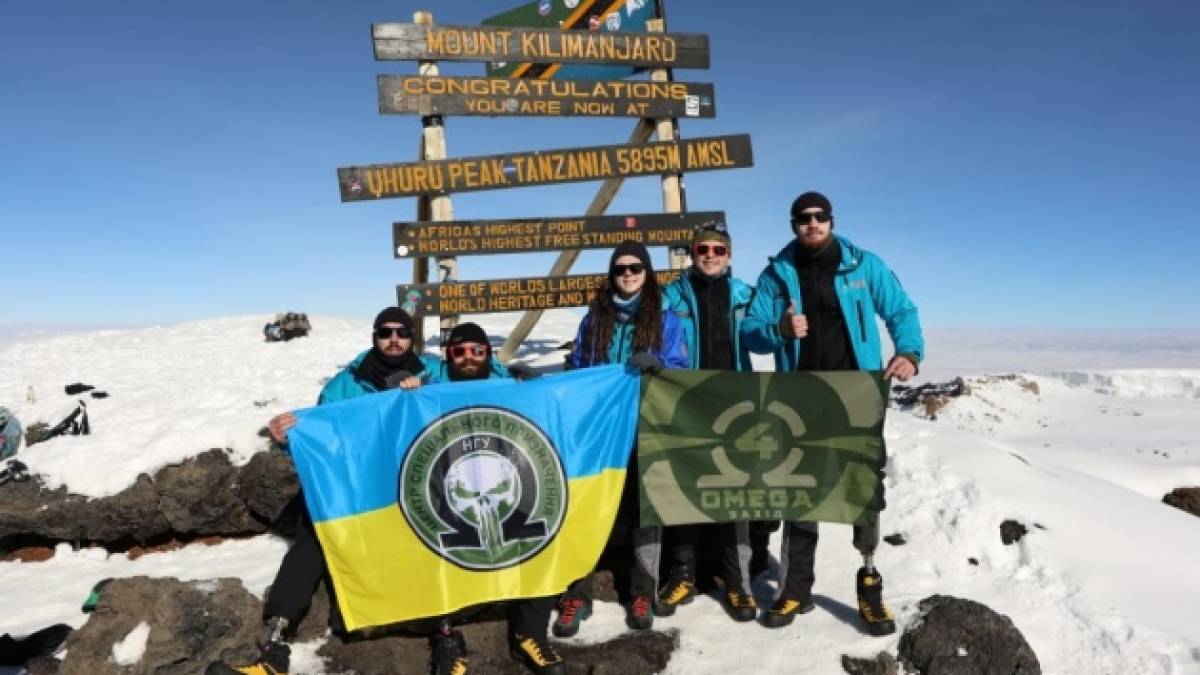 П’ятеро українських військових після поранень та ампутацій підкорили Кіліманджаро